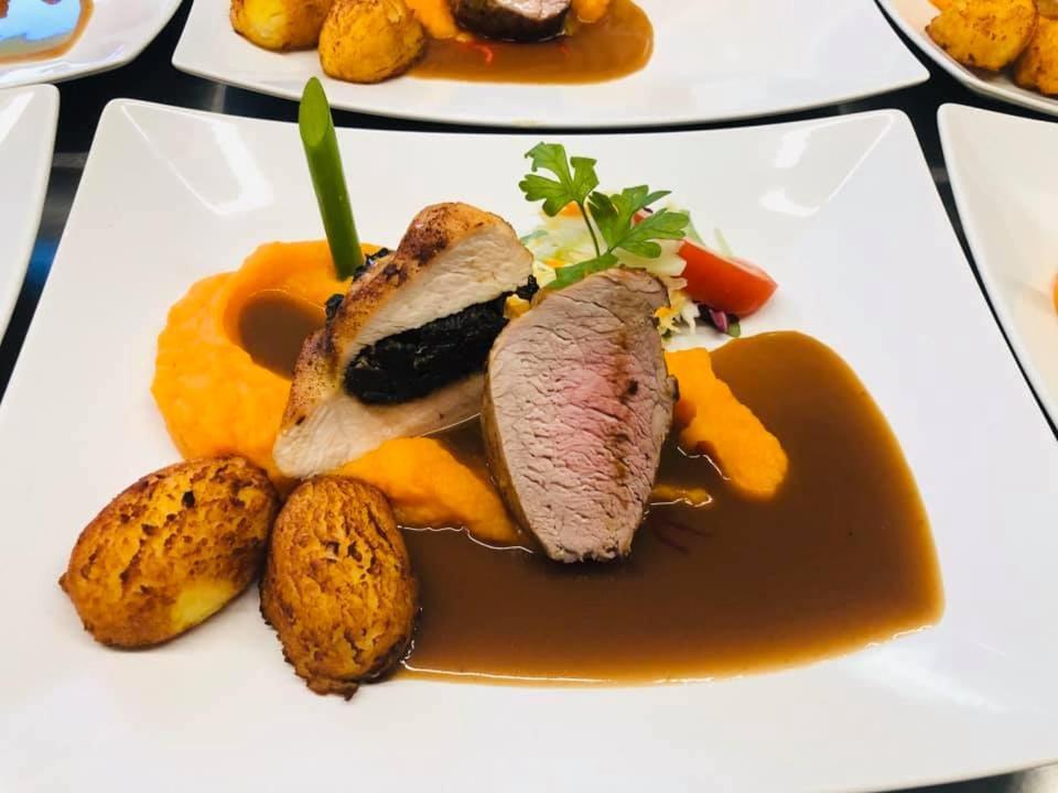 ホテル Restauracia Gol Oravske Vesele エクステリア 写真