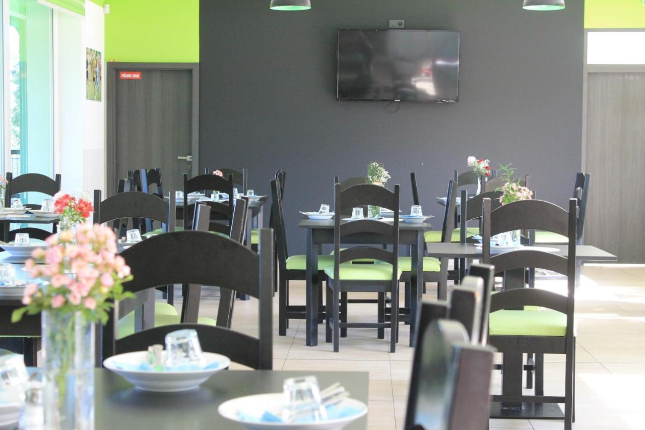 ホテル Restauracia Gol Oravske Vesele エクステリア 写真